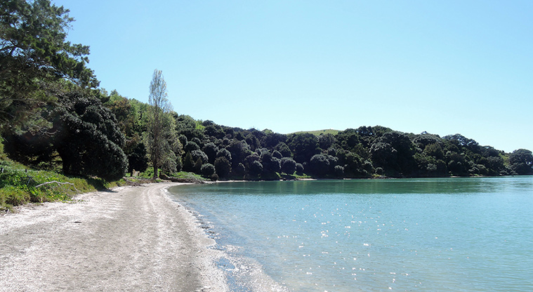 Duder Duck Bay Path - Lovely beach with tide in.