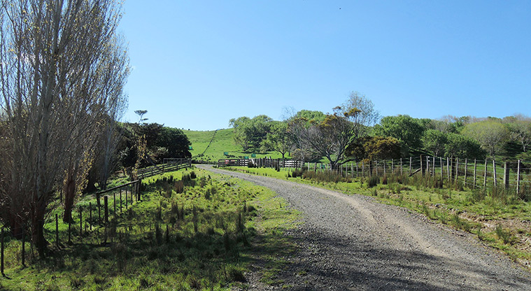 Duder Farm Path - Path start on farm road