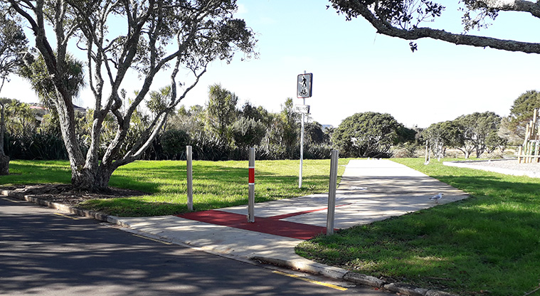 Eric Armishaw to Waterview Path - Path start at Eric Armishaw Park.