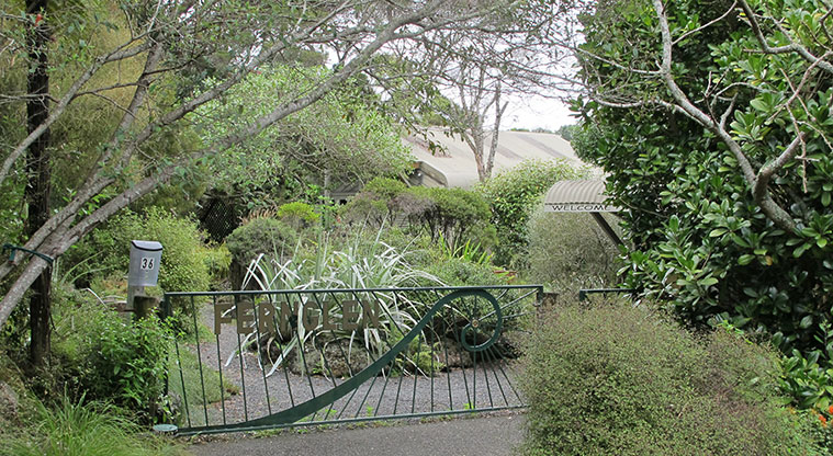 Fernglen Path - Path start and entry to Fernglen Gardens from Kauri Road.