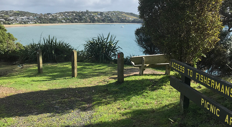 Fishermans Rock Path - At the end of Newton Road, cross and continue to Fishermans Rock.