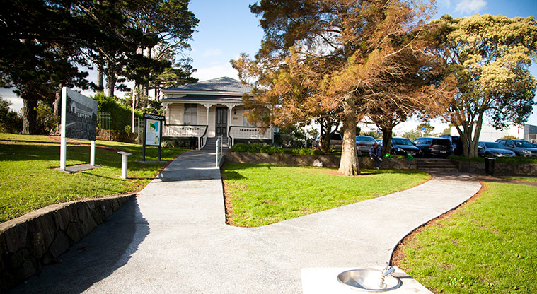 Gittos Domain Path - Path start from Blockhouse Bay Road and Armanasco House.