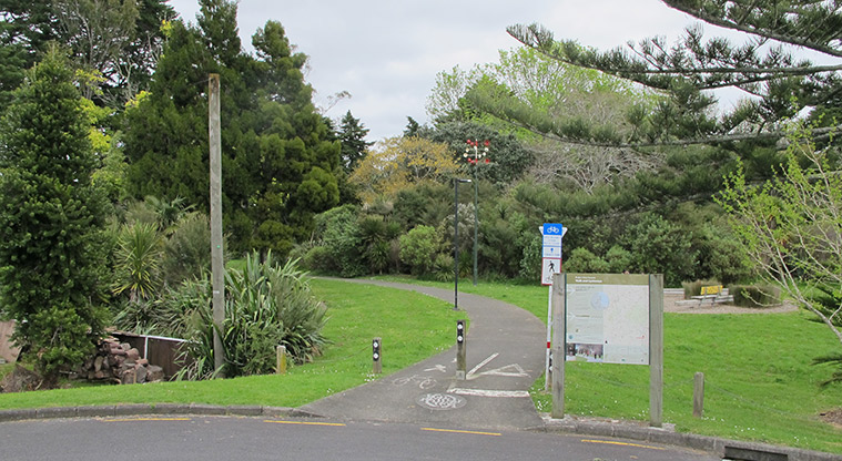 Te Ara Hono / Glen Eden to Kaurilands Path - Path start from end of Savoy Place.