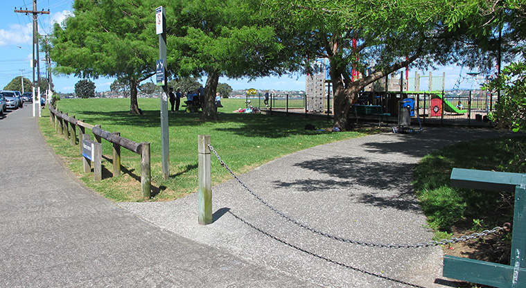 Glendowie Park to Tahuna Torea Path - Path start off Riddell Road.