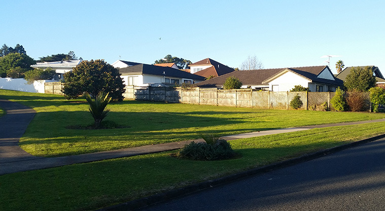 Golflands Loop Path - On-street parking on West Fairway.