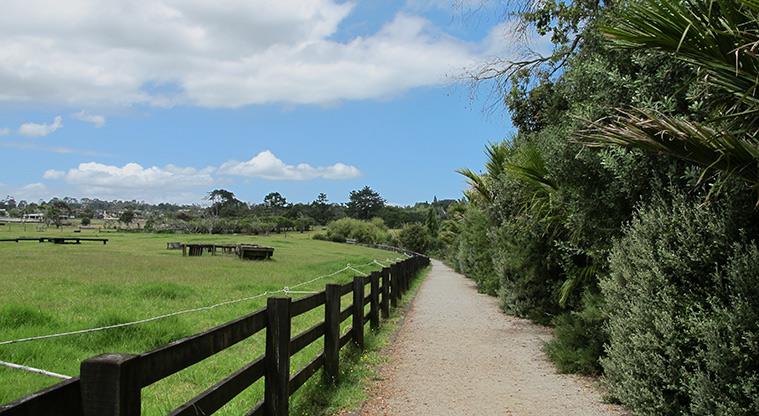 Greenhithe East Path - Start of the Joe Clark walkway