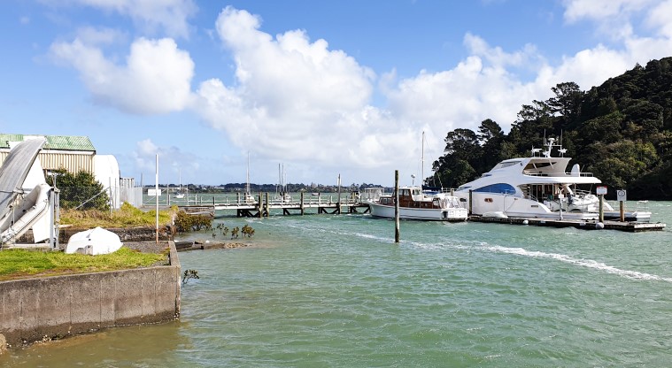 Greenhithe to Wharf Path