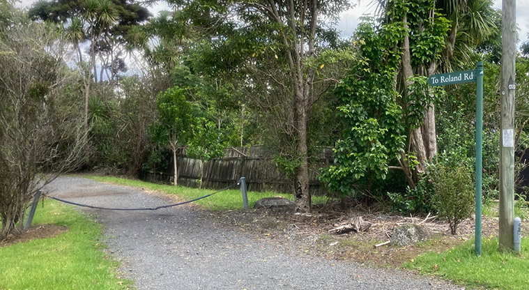 Greenhithe to Wharf Path - Look for the sign ‘To Roland Rd’ and head down along the track past the pumphouse.