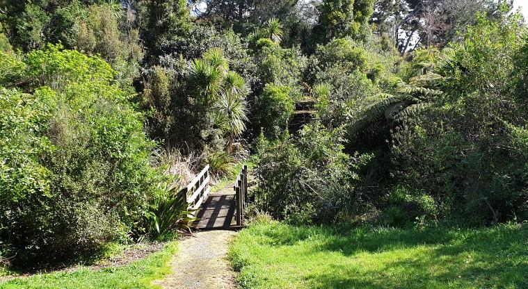 Greenhithe to Wharf Path - Narrow bridge as the walkway nears the wharf.
