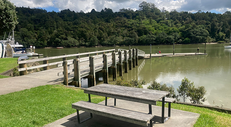 Greenhithe to Wharf Path - The end of the walk - a handy picnic table and a wharf with a view.