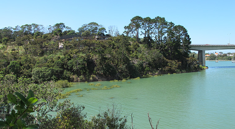Greenhithe West Path - Great views from the optional Foreshore route.