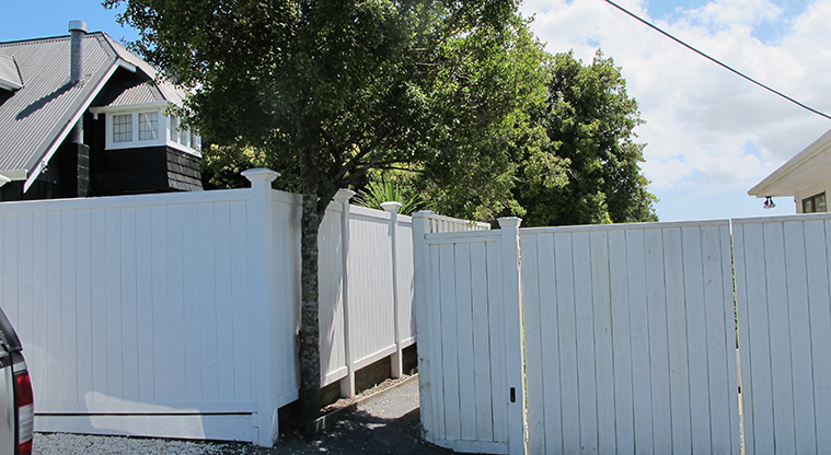 Greenhithe West Path - Look out for narrow access off Marae Road.