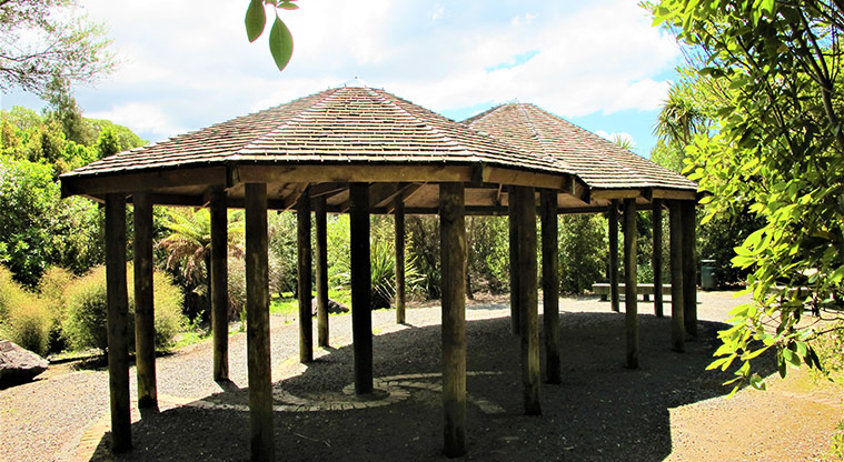 Hellyers Creek Path - Secluded outside shelter.
