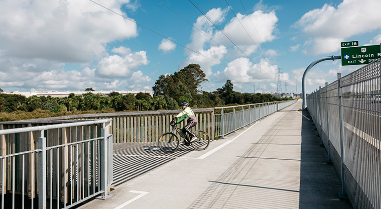 Henderson Loop Path - Turn left and head towards Lincoln Road on the cycleway.