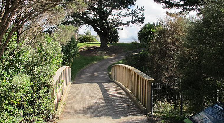Heron Park Path - Bridge over the stream.