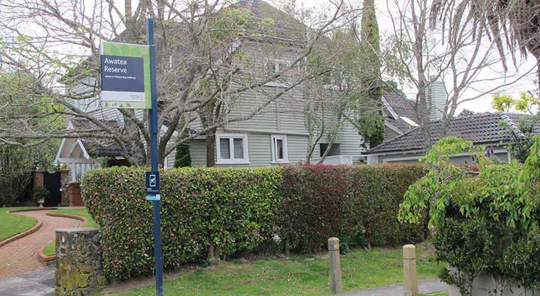 Hobson Bay West Path - Access from end of Waitoa Street.