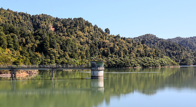 Hūnua Suspension Bridge Path - Great views over the dam.