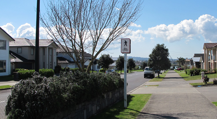 Karaka Path - Shared path alongside Harbourside Drive.