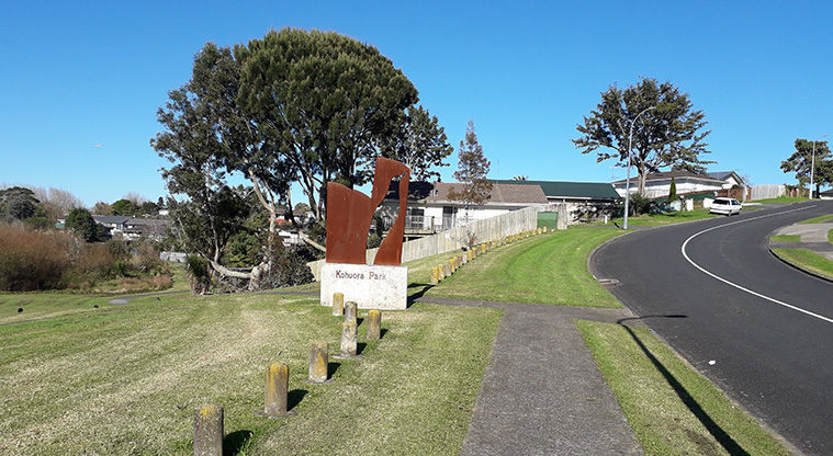 Kohuora Short Loop Path - entrance to Kohuora Park on Lendenfeld Drive
