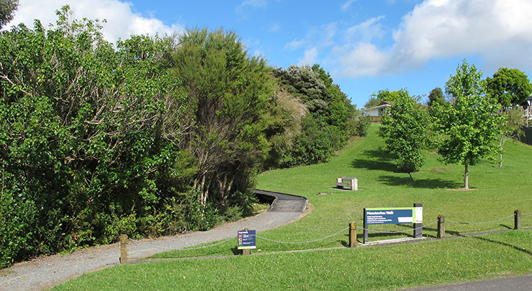 Manutewhau Path - Path start from Moire Road