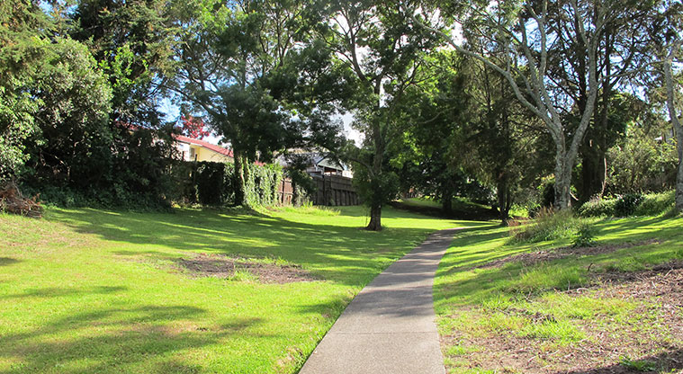 Manutewhau Path - Path running through St Margarets Park
