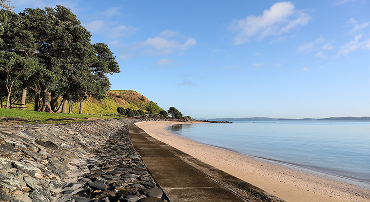Maraetai Beach Path - Waiomanu Beach