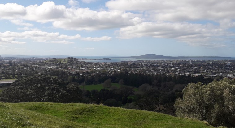 Maungakiekie / One Tree Hill Path - Spectacular view from the top of the maunga.