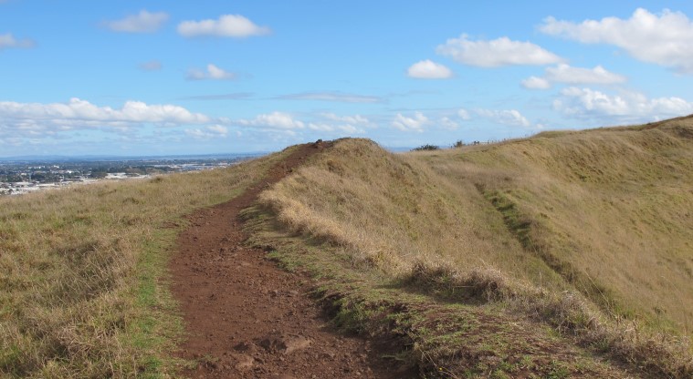 Maungarei / Mt Wellington Path – The path around the crater which is a mix of dirt and loose stones.