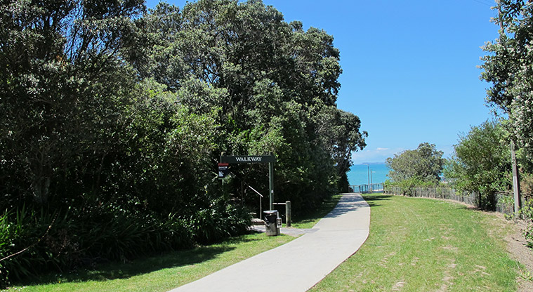 Murrays to Rothesay Bay Path - Path to Murrays Bay wharf, or take path to right (under walkway sign) to begin walk.