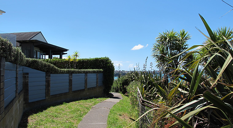 Murrays to Rothesay Bay Path - Typical section of the path.