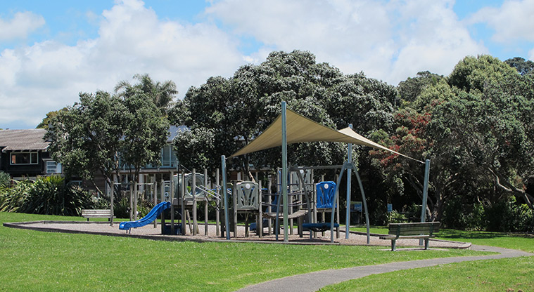 Murrays to Rothesay Bay Path - Rothesay Bay playground.