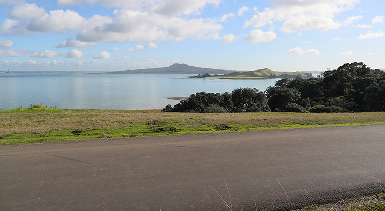 Musick Point Path - Spectacular views to Rangitoto Island.