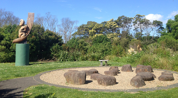 Olympic Park Path - Stone meeting place alongside Maori carving (Photo Credit: Ilai Manu).