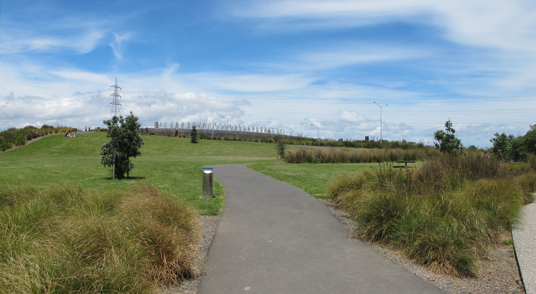 Onehunga Bay to Waikowhai Path - The path starts alongside Onehunga Bay Reserve.