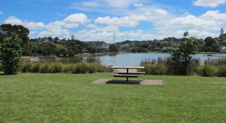 Onehunga Bay to Waikowhai Path - Picnic table with a view of the Onehunga Bay Lagoon.