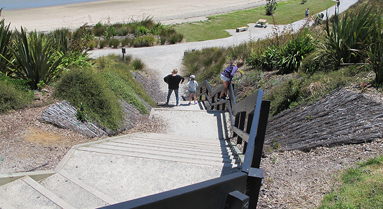 Onehunga Bay to Waikowhai Path - Section of path with steps down from Taumanu Bridge.