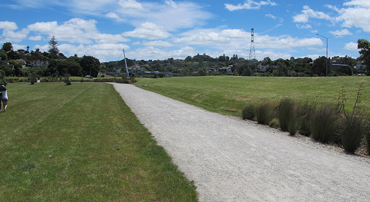 Onehunga Bay to Waikowhai Path - A typical section of gravel path on Taumanu Reserve.