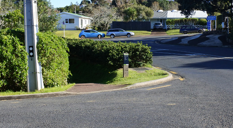 Oneroa Art Path - At the library , cross the road and enter the footpath towards Matiatia.