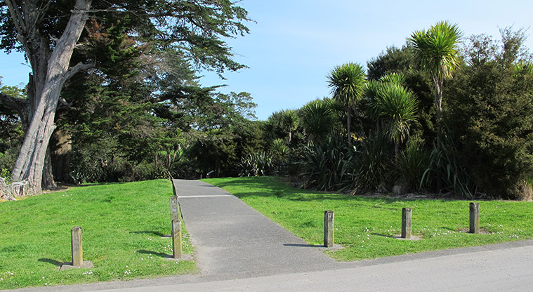 Orangihina Path - Path start at edge of car park.