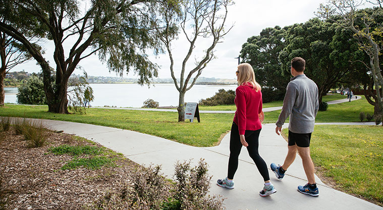 Ōrewa Beachfront Path - Path start at the southern end of the beach.