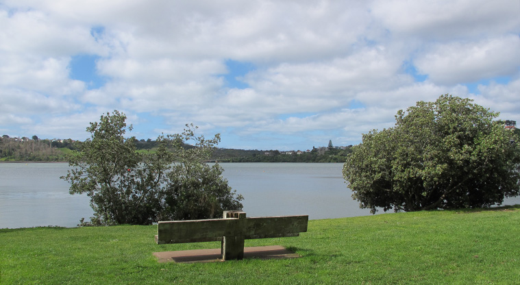 Ōrākei Basin Path - There is plenty of seating at great vantage points.