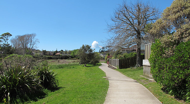 Pakuranga Rotary Path - Path alongside Wakaaranga Creek.