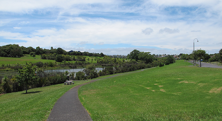 Paremuka Lakeside Path - Hillwell Drive start point.