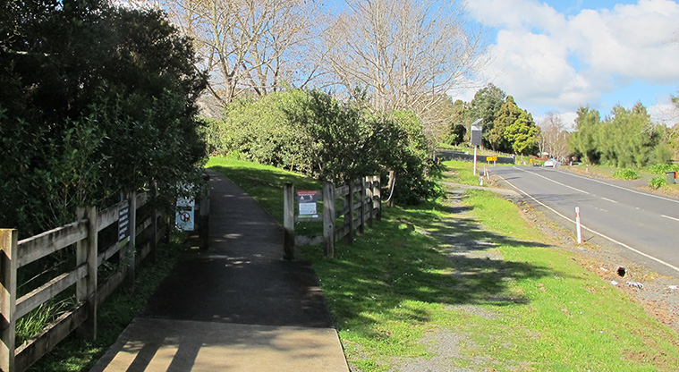 Point View Loop Path - An alternative entrance to using Gracechurch Drive.
