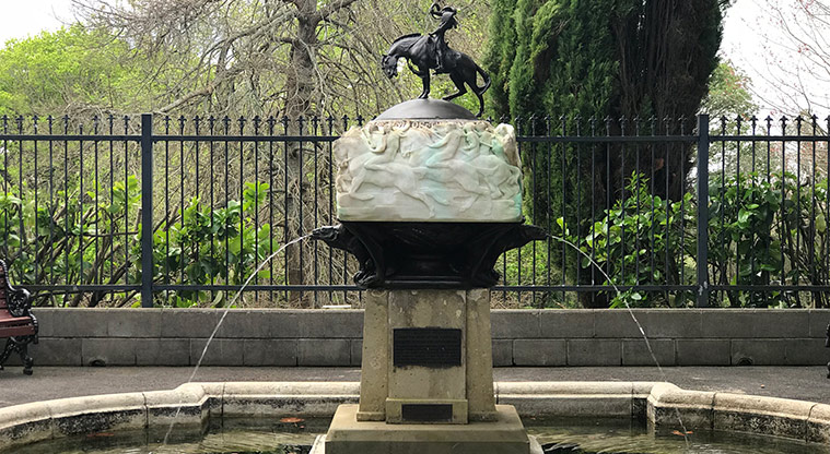 Pukekawa Gardens and Museum Path - Gardens fountain.