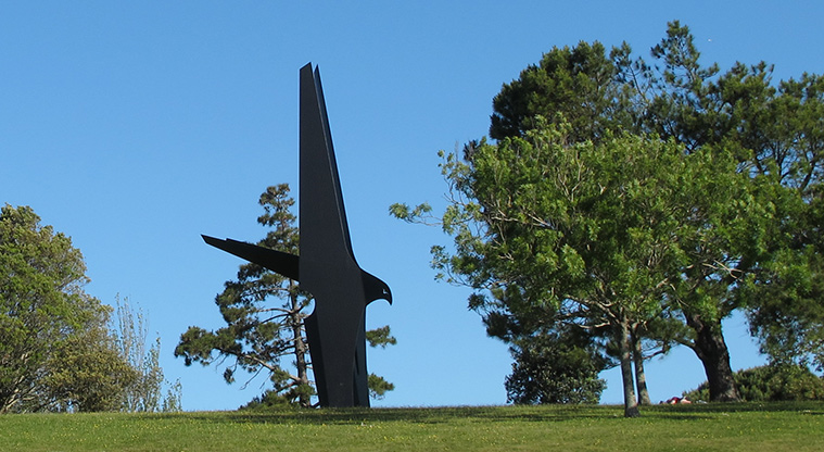 Pukekawa Trail Lovers Path - Kaitiaki 2004, Fred Graham (Ngāti Koroki Kahukura).