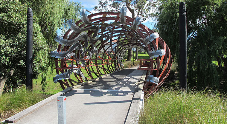 Puketāpapa Path - Eel trap bridge in Mt Roskill War Memorial Park from Gifford Avenue.