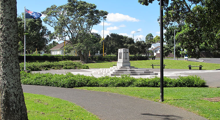 Puketāpapa Path - War Memorial.