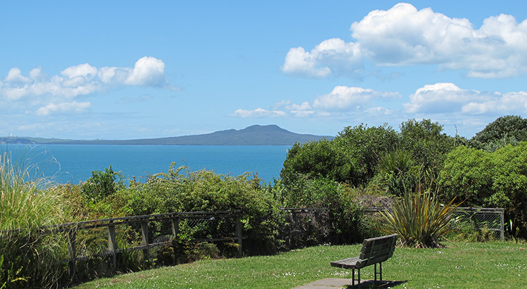 Rothesay to Browns Bay Path - Stunning views over Rangitoto.