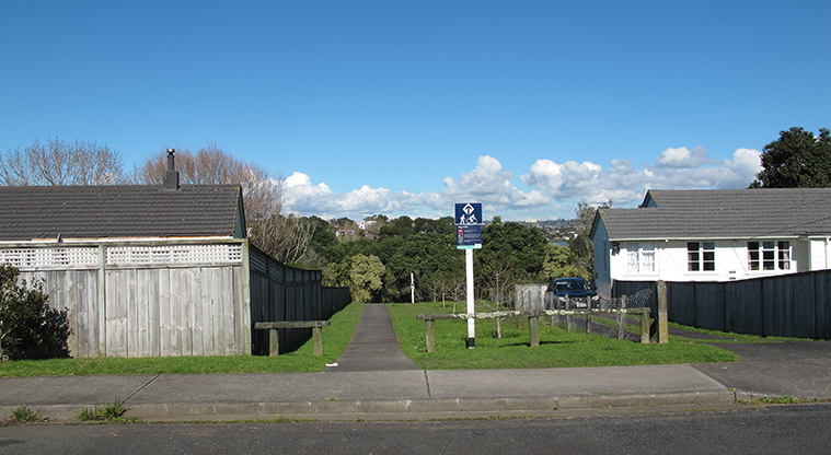 Takapuna to Devonport Path - Entry to Plymouth Reserve.